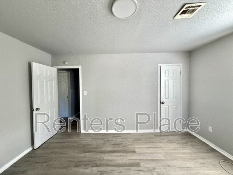2129 N Quaker Ave - Photo 7 of 16