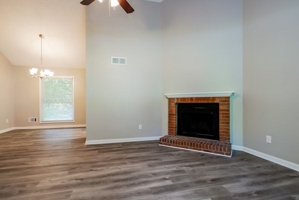 3801 Menloe Way - Photo 4 of 16