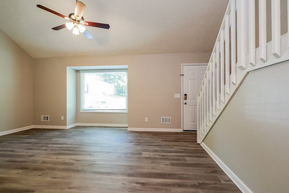 3801 Menloe Way - Photo 5 of 16