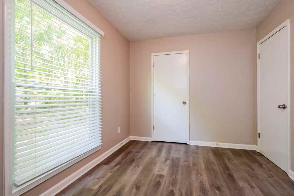 3801 Menloe Way - Photo 7 of 16