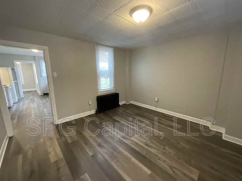 704 E Prospect St - Photo 2 of 10