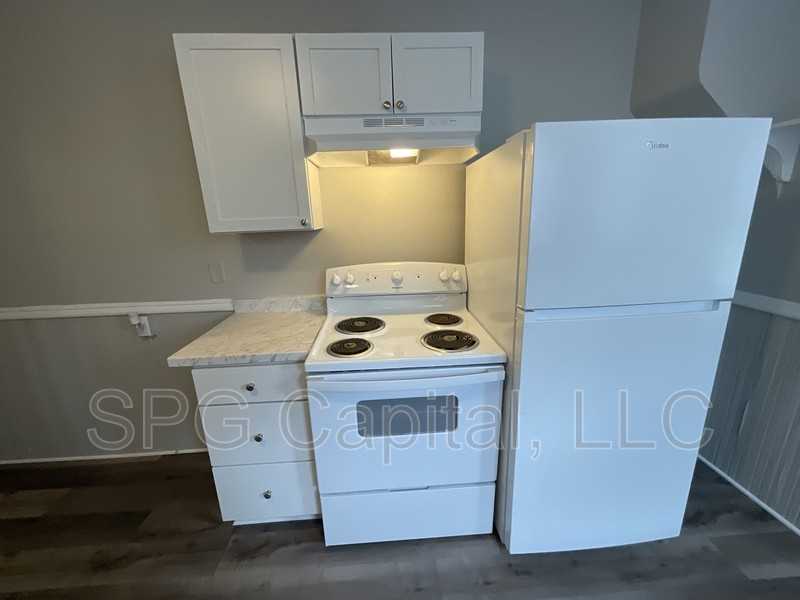 704 E Prospect St - Photo 5 of 10