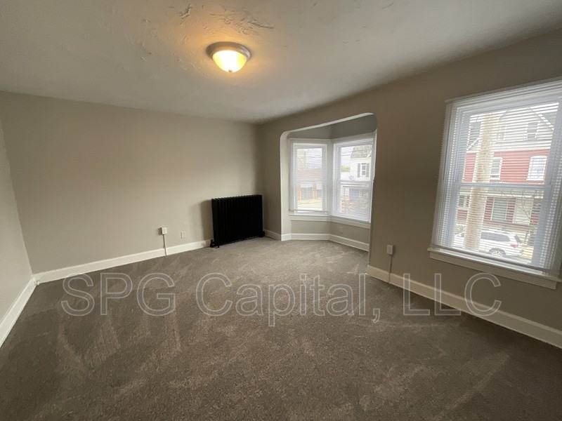 704 E Prospect St - Photo 7 of 10