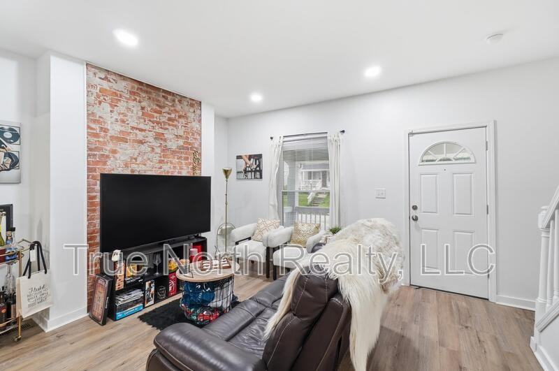 958 Miller Ave - Photo 5 of 28