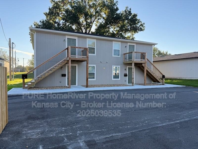 302 N 4th St #B - Photo 2 of 5