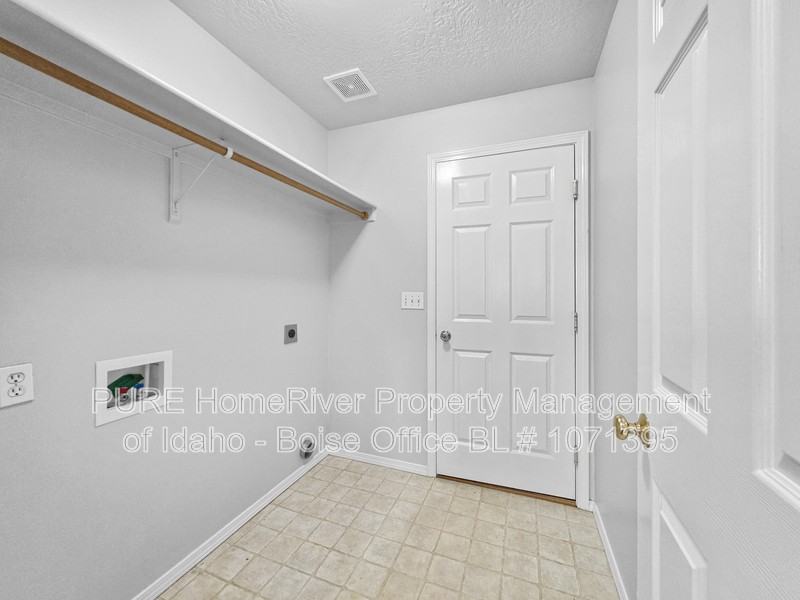 16772 Bayou Way - Photo 4 of 28