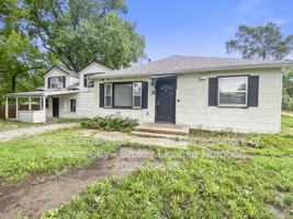 featured image of 1123 S Haden St #B
