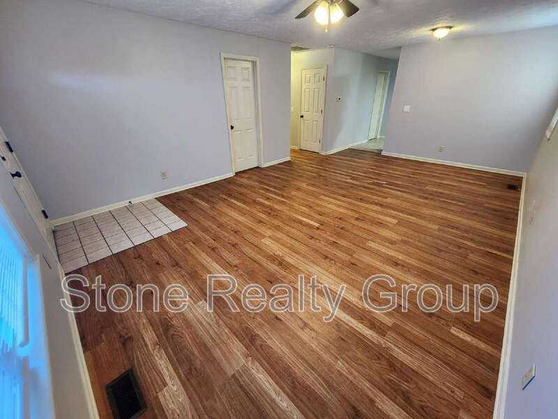 4864 Pine Ridge Ct - Photo 2 of 11