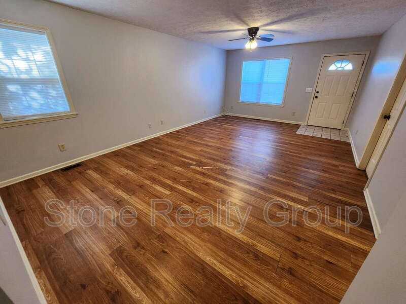 4864 Pine Ridge Ct - Photo 3 of 11