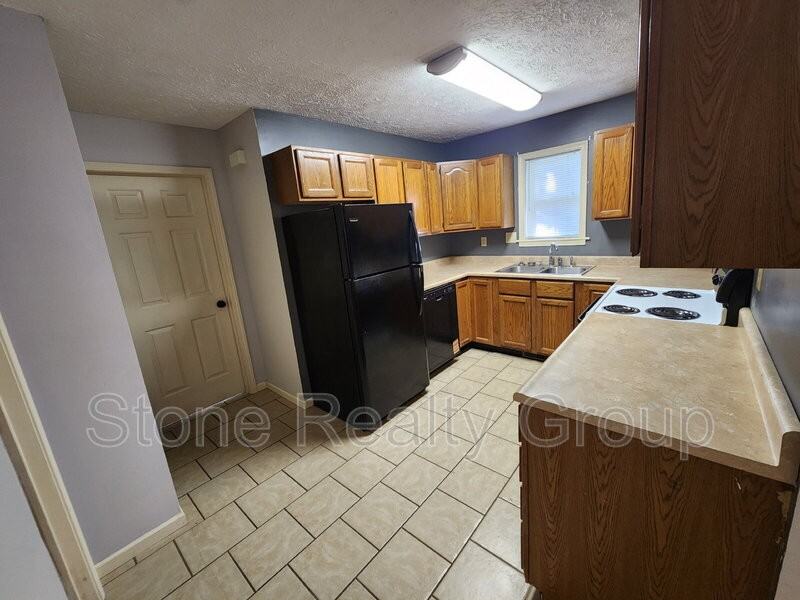 4864 Pine Ridge Ct - Photo 4 of 11