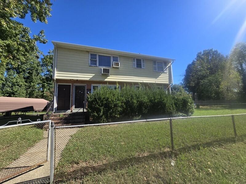 3215 Meadowbridge Rd #B0 - Photo 2 of 10