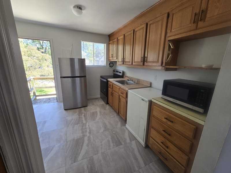 3215 Meadowbridge Rd #B0 - Photo 4 of 10