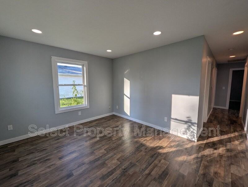 4808 Tyrone Rd - Photo 3 of 22