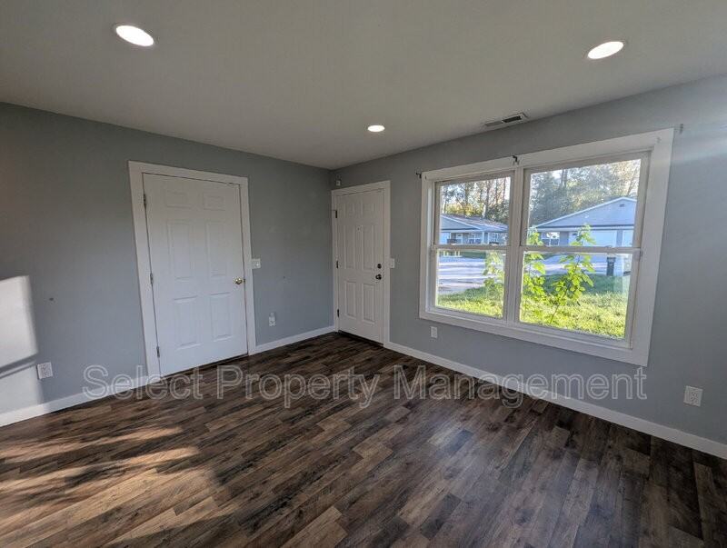4808 Tyrone Rd - Photo 4 of 22