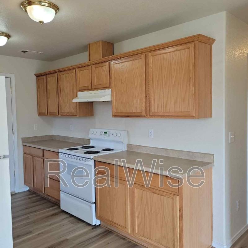 224 Henderson Ln - Photo 4 of 23