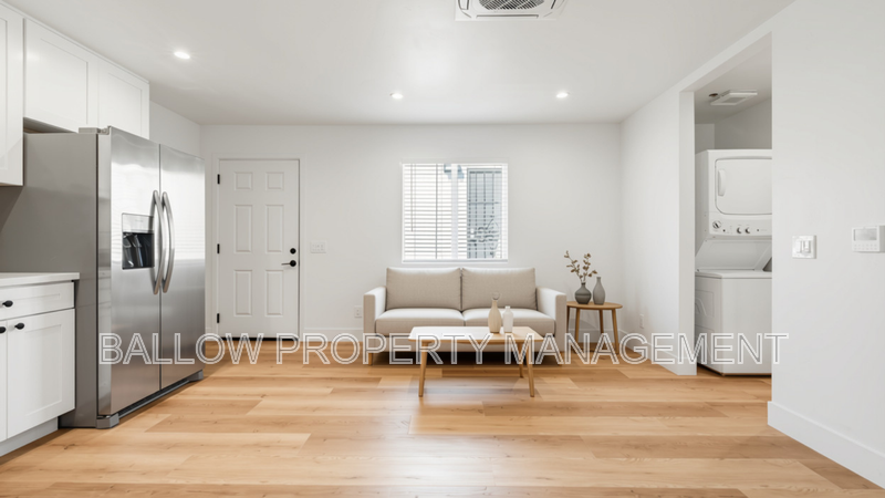 733 E 7th St - Photo 2 of 8