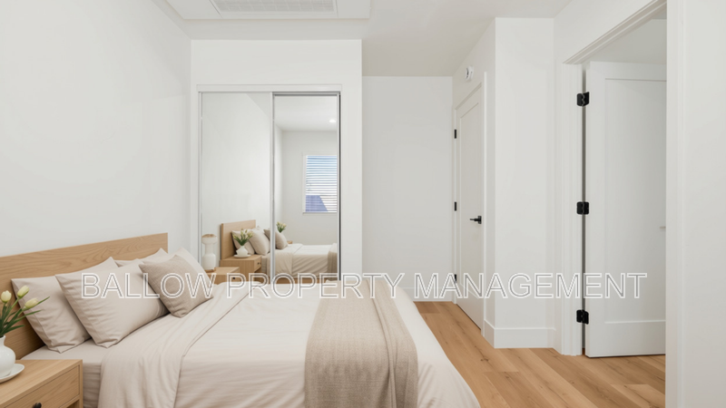 733 E 7th St - Photo 5 of 8