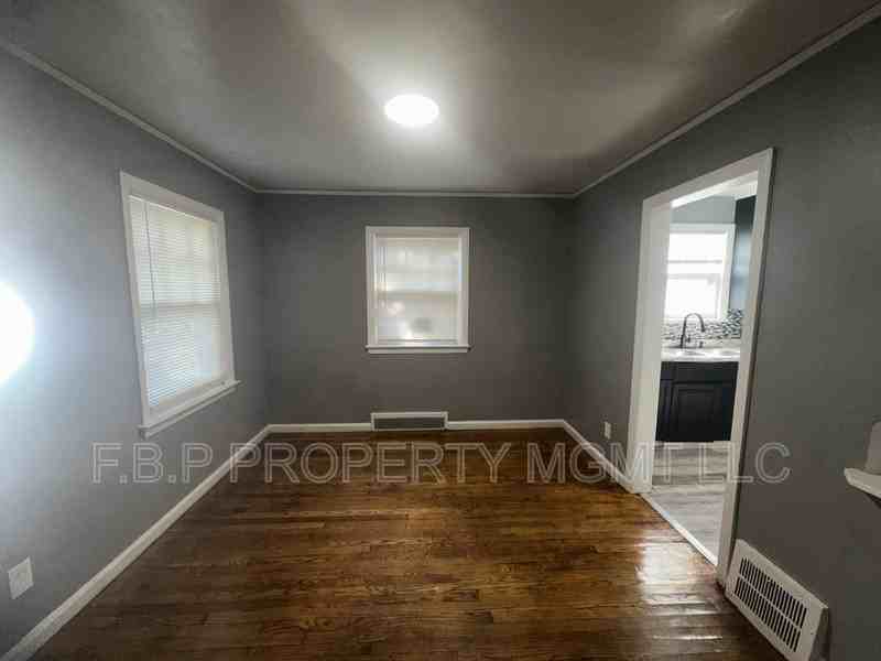 12031 Marlowe St - Photo 3 of 10