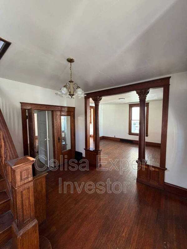 1219 Scott Ave - Photo 2 of 12
