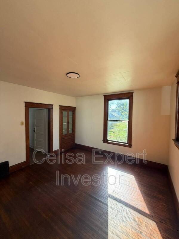 1219 Scott Ave - Photo 4 of 12