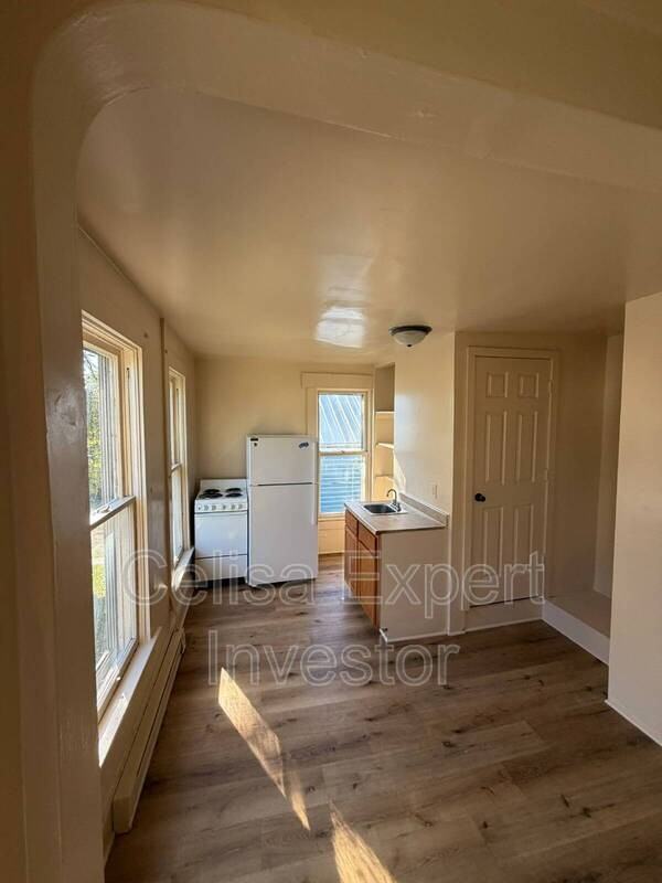2130 Broadway #21 - Photo 4 of 5