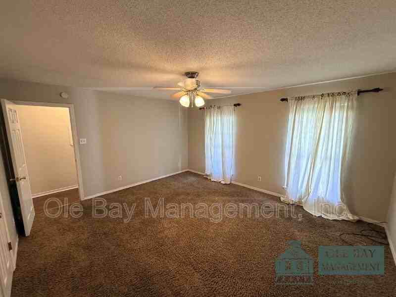 6509 Bienville Ct - Photo 3 of 10