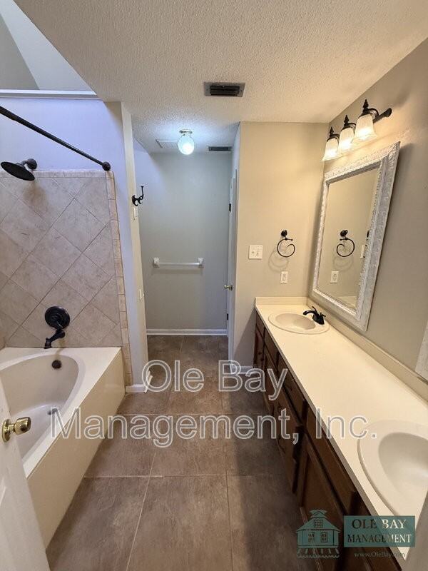6509 Bienville Ct - Photo 4 of 10