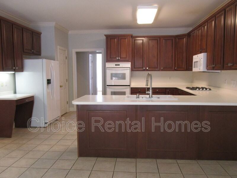 6031 Rosemont Rd - Photo 2 of 50