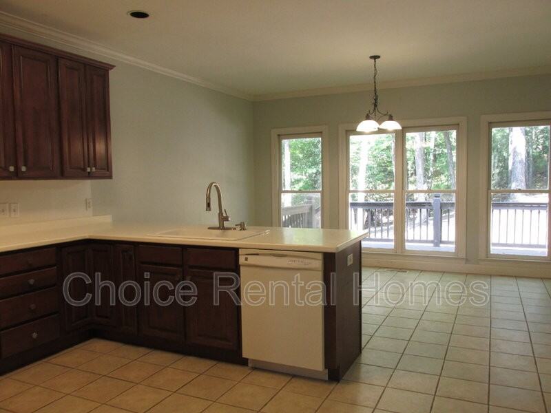 6031 Rosemont Rd - Photo 3 of 50