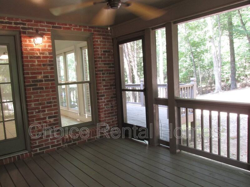 6031 Rosemont Rd - Photo 7 of 50