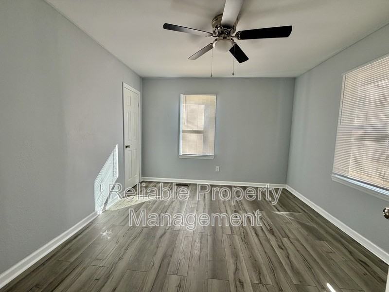 517 S Fuquay Ave - Photo 6 of 12