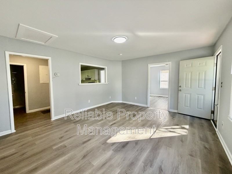 517 S Fuquay Ave - Photo 7 of 12