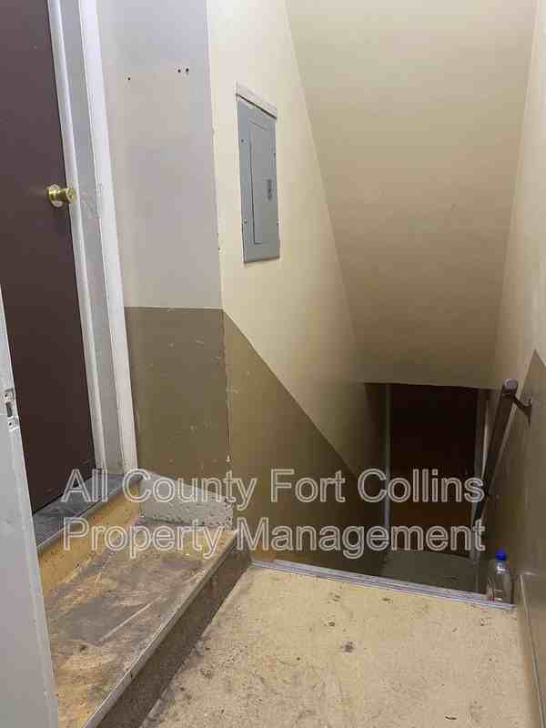 2301 W 6th St - Photo 2 of 8