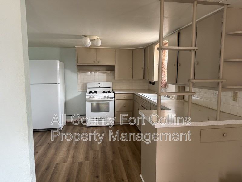 2301 W 6th St - Photo 3 of 8