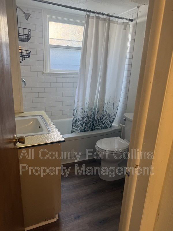 2301 W 6th St - Photo 4 of 8