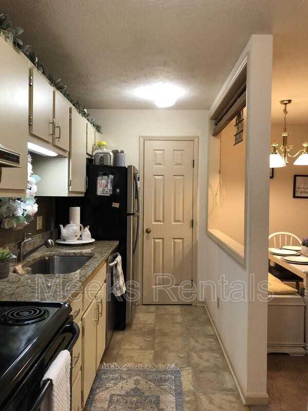 1615 6th Ave #103 - Photo 4 of 9