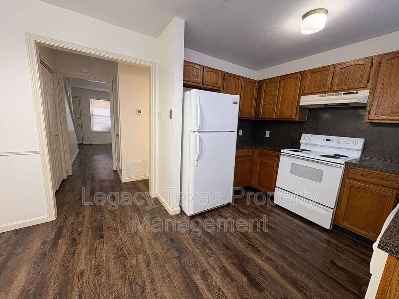 1601 N Nolan River Rd #D - Photo 3 of 24