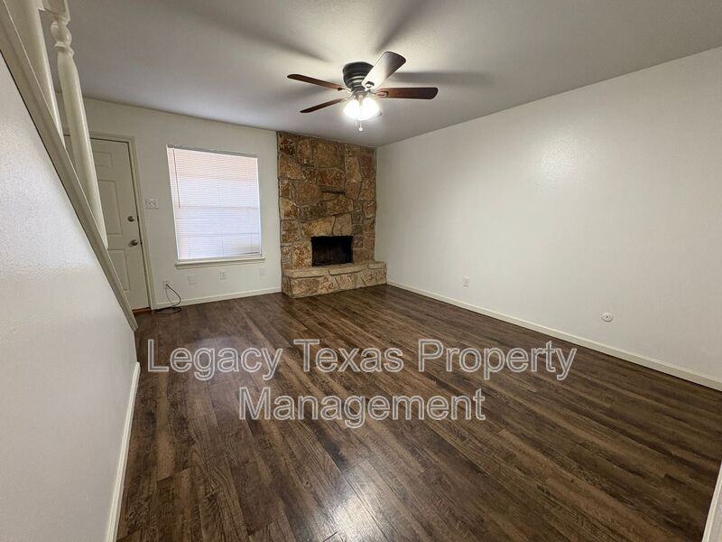 1601 N Nolan River Rd #D - Photo 5 of 24