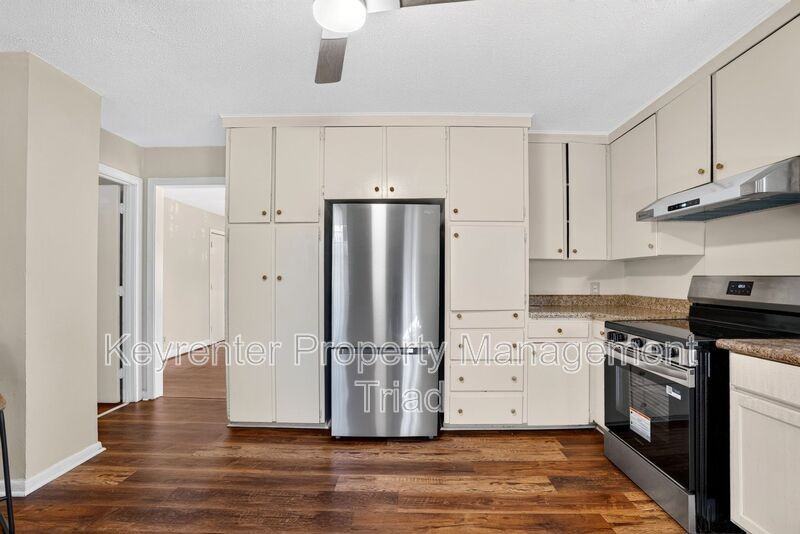 1416 Clark Ave - Photo 2 of 27