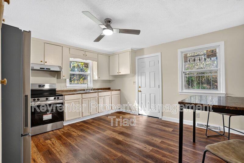 1416 Clark Ave - Photo 3 of 27