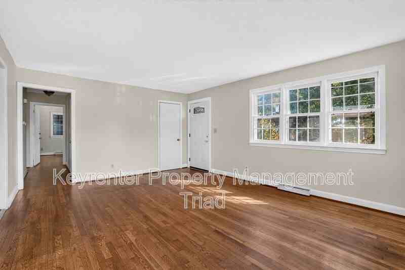 1416 Clark Ave - Photo 4 of 27