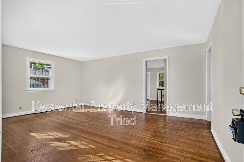 1416 Clark Ave - Photo 6 of 27