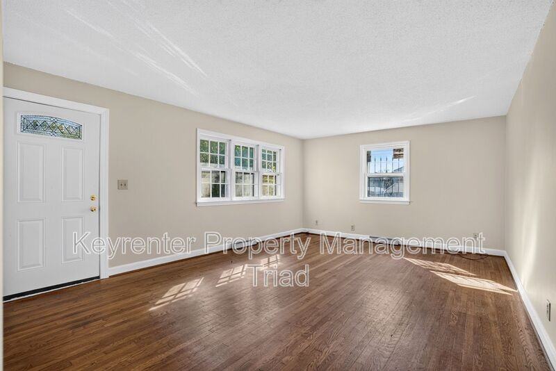 1416 Clark Ave - Photo 7 of 27