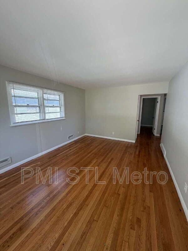 9710 Balboa Dr - Photo 2 of 10