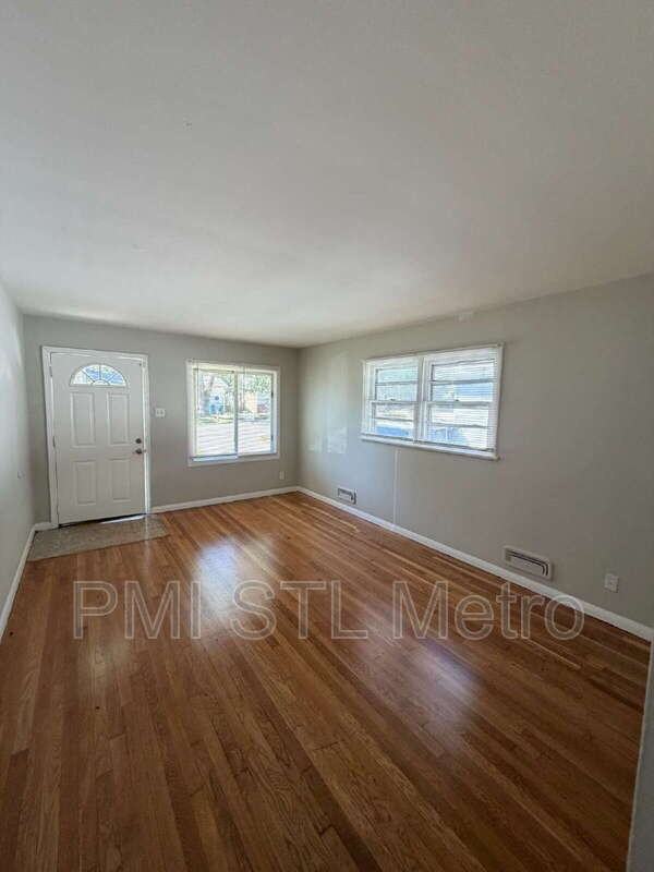 9710 Balboa Dr - Photo 3 of 10