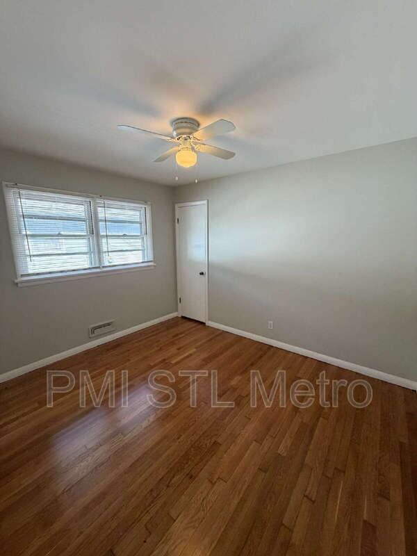 9710 Balboa Dr - Photo 5 of 10