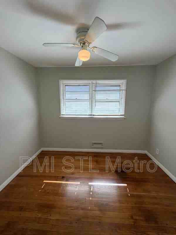 9710 Balboa Dr - Photo 6 of 10