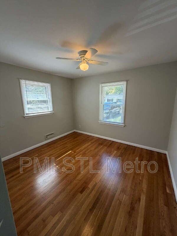 9710 Balboa Dr - Photo 7 of 10