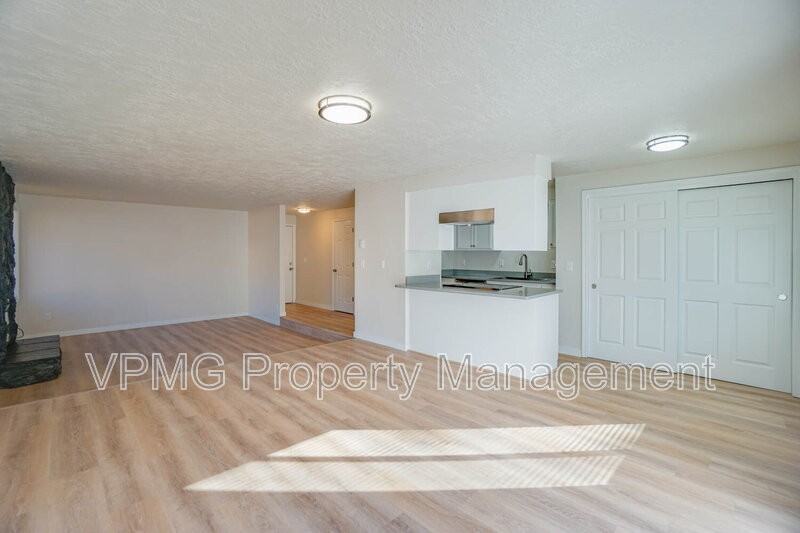 9407 Ne 21st St - Photo 4 of 32