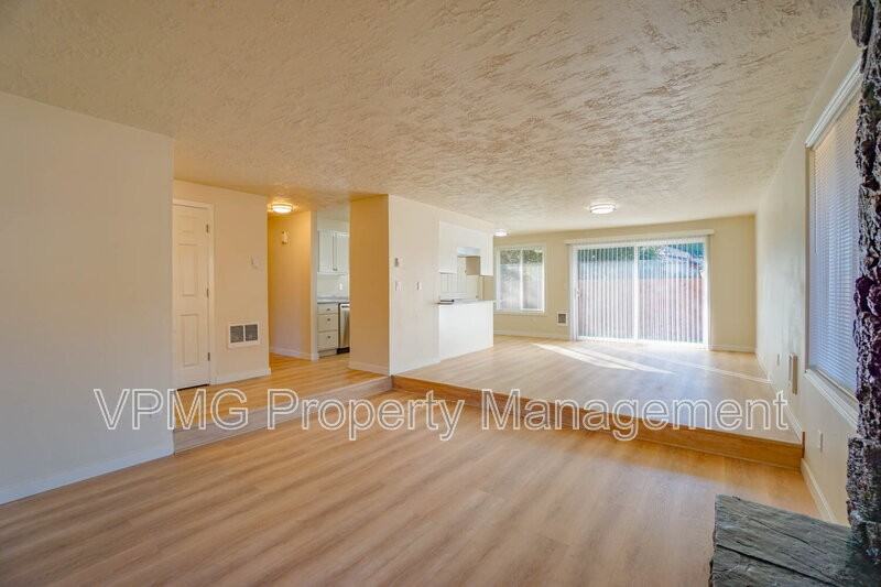 9407 Ne 21st St - Photo 5 of 32